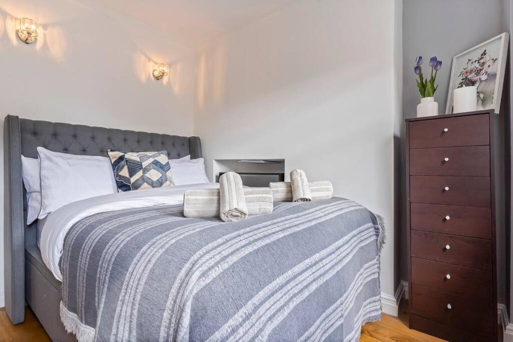 1 Bedroom Flat Near Oxford Street - Long *